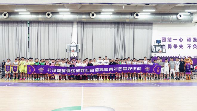 C罗换上定制金靴仍遭零封,葡萄牙闷平哥伦比亚获小组第二